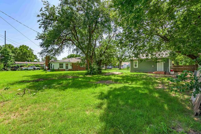 1242 N Piatt Ave, Wichita, KS 67214