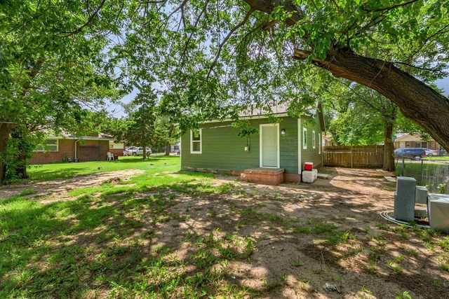 1242 N Piatt Ave, Wichita, KS 67214