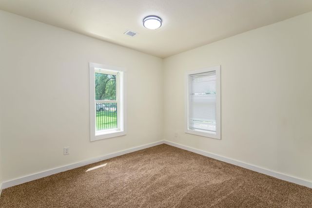 1242 N Piatt Ave, Wichita, KS 67214