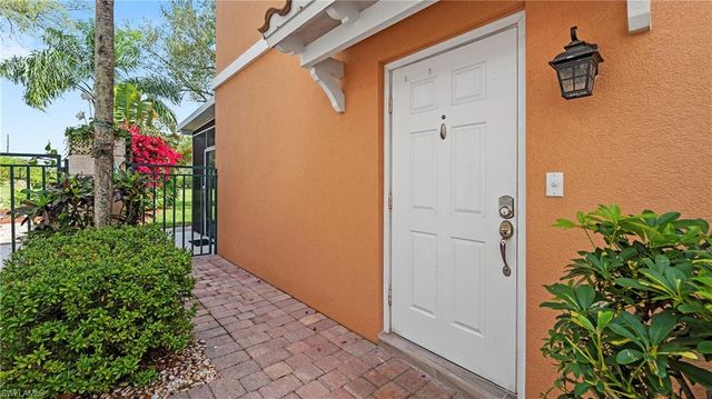 5766 Cove CIR 24, Naples, FL 34119