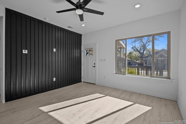 131 Chicago, San Antonio, TX 78210