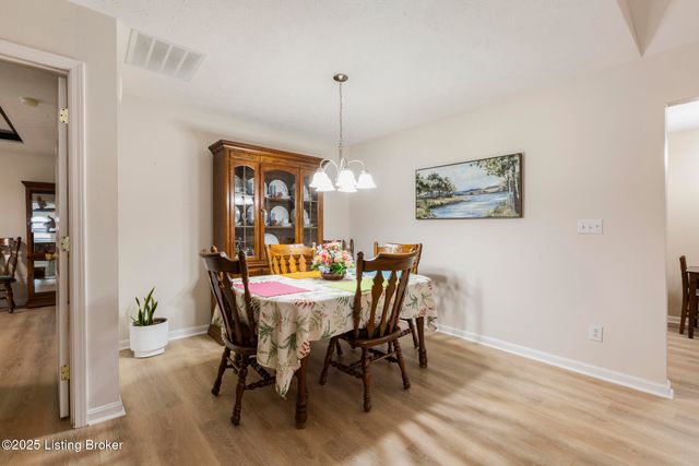 11418 Ridge Lake Dr, Louisville, KY 40272