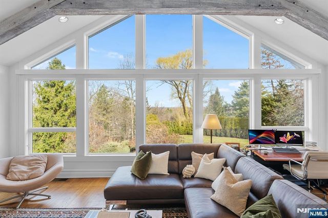 35 Mayflower Drive, Tenafly, NJ 07670