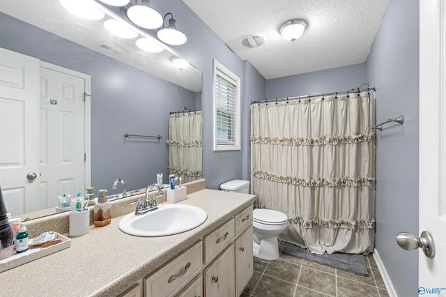 4 Robin Court, Hartselle, AL 35640