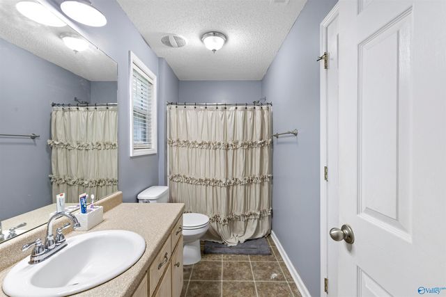 4 Robin Court, Hartselle, AL 35640