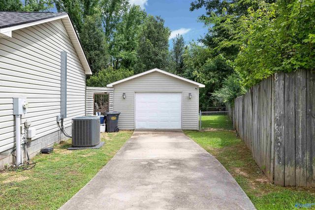 4 Robin Court, Hartselle, AL 35640