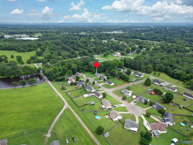 4 Robin Court, Hartselle, AL 35640