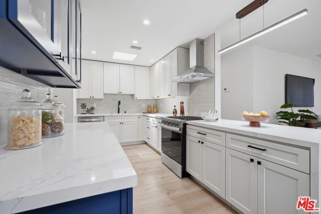 7801 Clearfield Avenue, Los Angeles, CA 91402