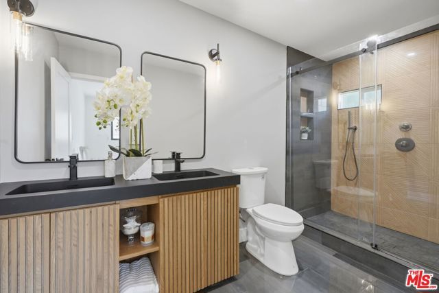 7801 Clearfield Avenue, Los Angeles, CA 91402