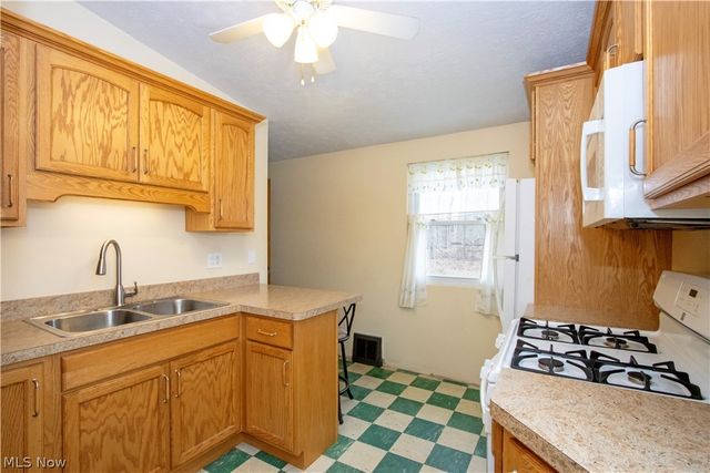 165 S hickin Avenue, Rittman, OH 44270