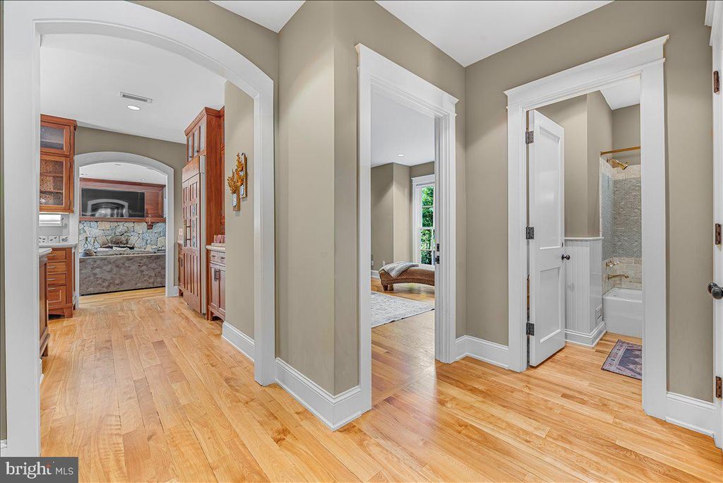 Image 27 of property listing at 6614 81ST ST, Cabin John, MD 20818