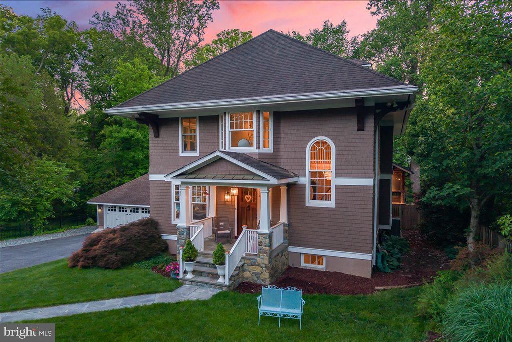 Image 3 of property listing at 6614 81ST ST, Cabin John, MD 20818