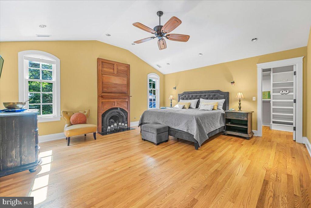 Image 36 of property listing at 6614 81ST ST, Cabin John, MD 20818
