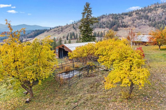 3115 Beardslee Rd, Kettle Falls, WA 99141