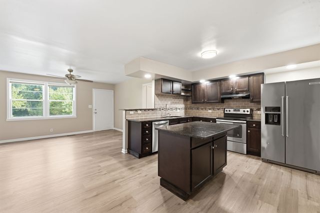 1440 Elm Hill Dr, Clarksville, TN 37040