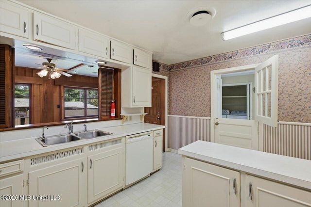 1037 Cedar Hill Drive, Jackson, MS 39206
