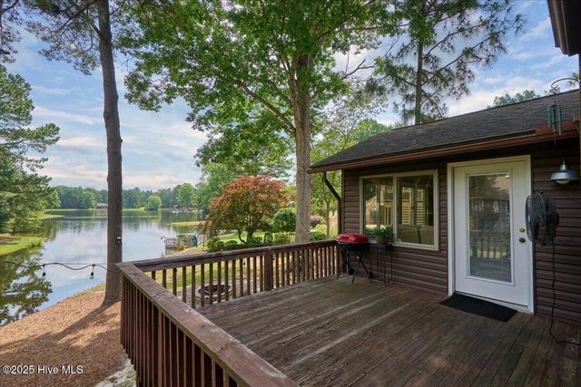 120 Shagbark Court, West End, NC 27376