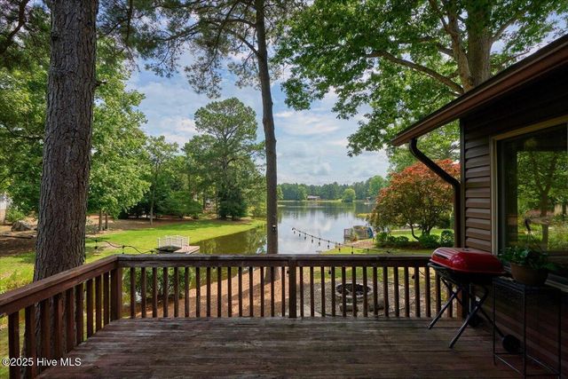 120 Shagbark Court, West End, NC 27376