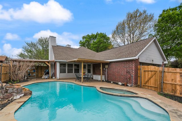 9122 Oak Hollow Drive, Rowlett, TX 75089