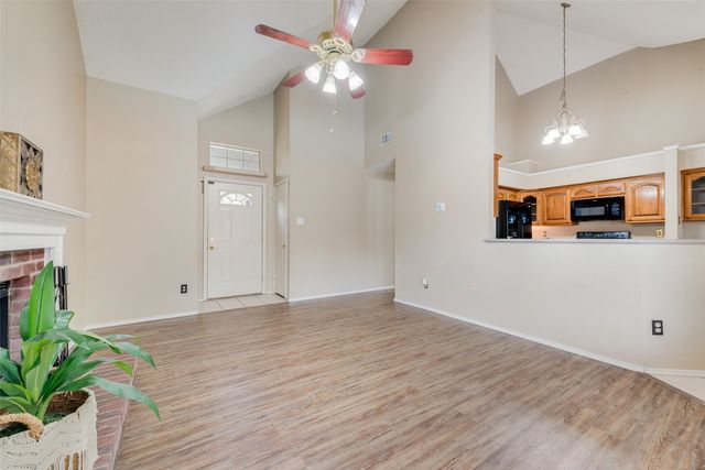 9122 Oak Hollow Drive, Rowlett, TX 75089