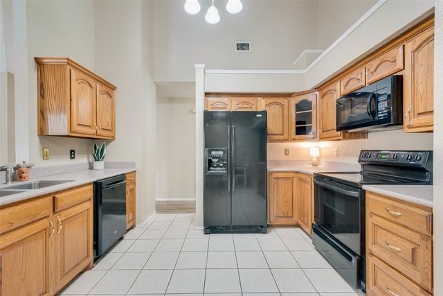 9122 Oak Hollow Drive, Rowlett, TX 75089