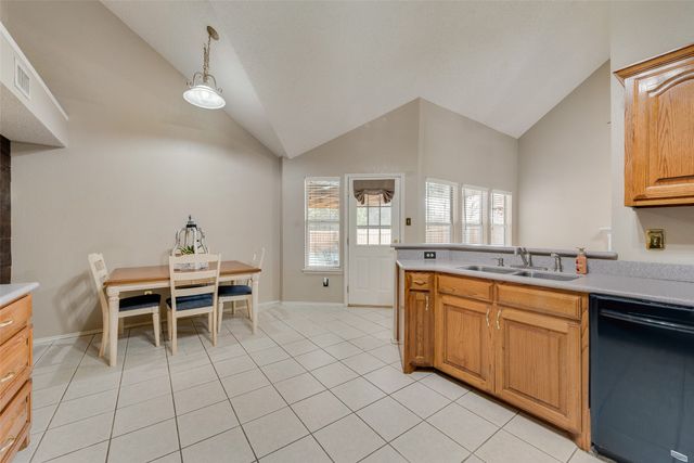 9122 Oak Hollow Drive, Rowlett, TX 75089