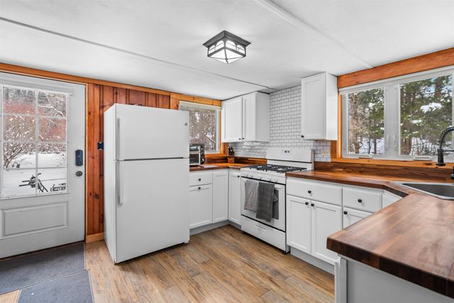 23 Hammond Road, Deerfield, NH 03037