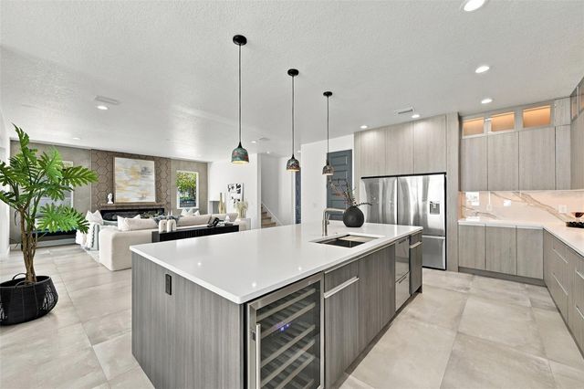3201 W WYOMING AVENUE, Tampa, FL 33611