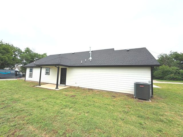 1024 E Pfendler Avenue, Sapulpa, OK 74066