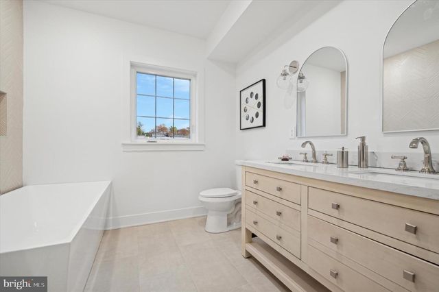 122 E SHARPNACK ST, Philadelphia, PA 19119