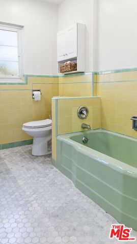 10212 S 7th Avenue, Inglewood, CA 90303