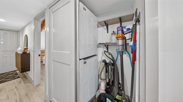 8046 SW 21st Ct, Davie, FL 33324