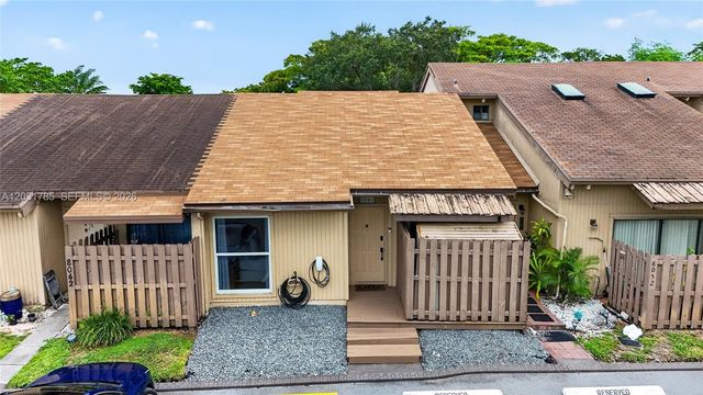8046 SW 21st Ct, Davie, FL 33324