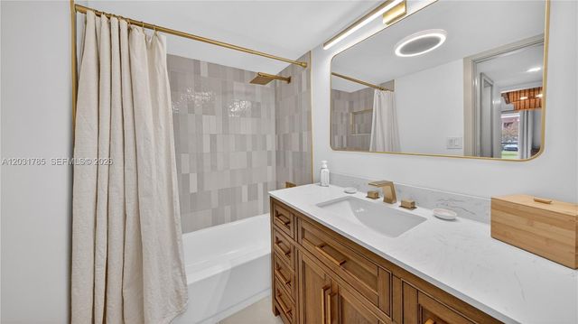 8046 SW 21st Ct, Davie, FL 33324