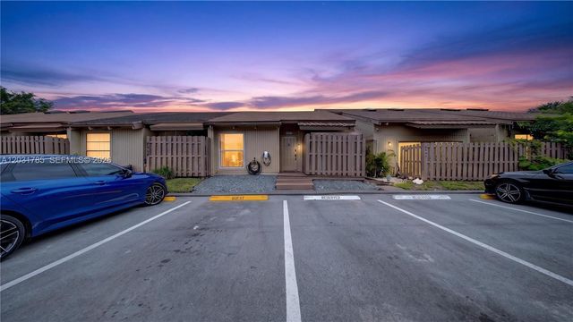 8046 SW 21st Ct, Davie, FL 33324