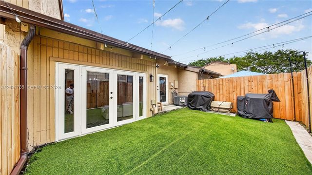 8046 SW 21st Ct, Davie, FL 33324