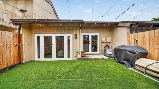 8046 SW 21st Ct, Davie, FL 33324