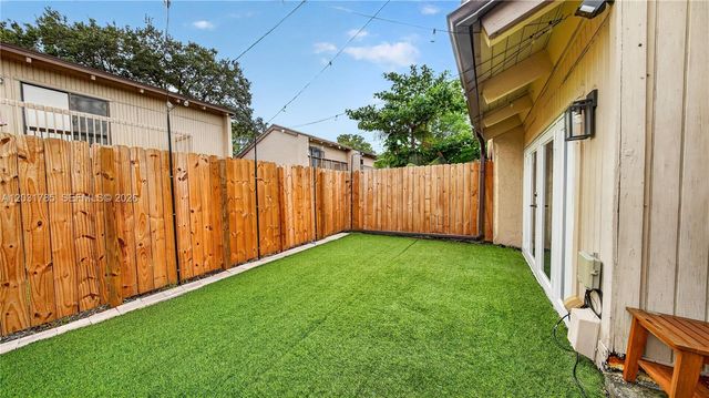 8046 SW 21st Ct, Davie, FL 33324