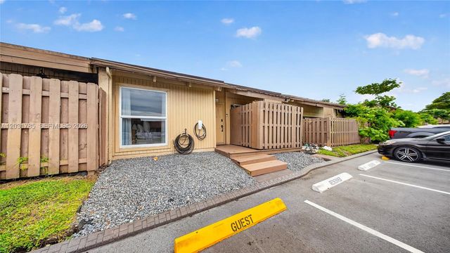 8046 SW 21st Ct, Davie, FL 33324