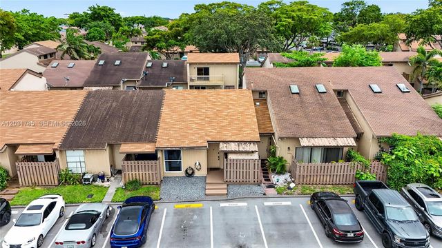 8046 SW 21st Ct, Davie, FL 33324