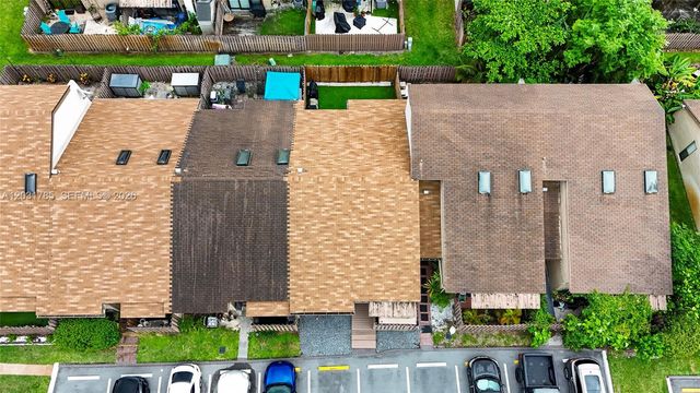 8046 SW 21st Ct, Davie, FL 33324