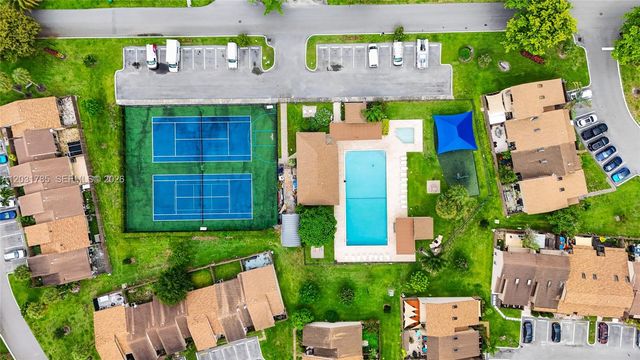 8046 SW 21st Ct, Davie, FL 33324