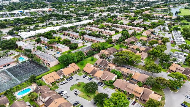 8046 SW 21st Ct, Davie, FL 33324