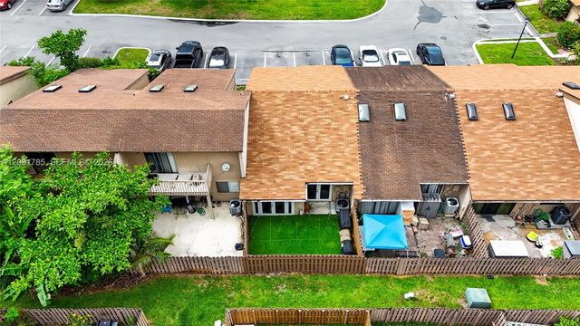 8046 SW 21st Ct, Davie, FL 33324