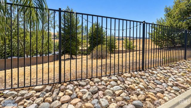 6702 Canaletto Avenue, Bakersfield, CA 93306