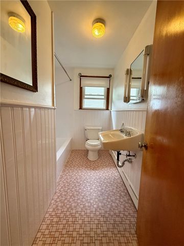 25 Thurston Avenue, Newport, RI 02840