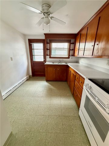 25 Thurston Avenue, Newport, RI 02840
