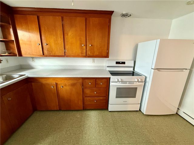 25 Thurston Avenue, Newport, RI 02840