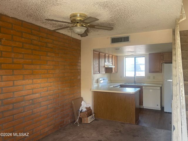 122 E Pastime Road, Tucson, AZ 85705