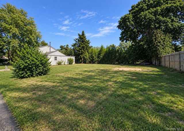 1065 Udall Road, Bay Shore, NY 11706